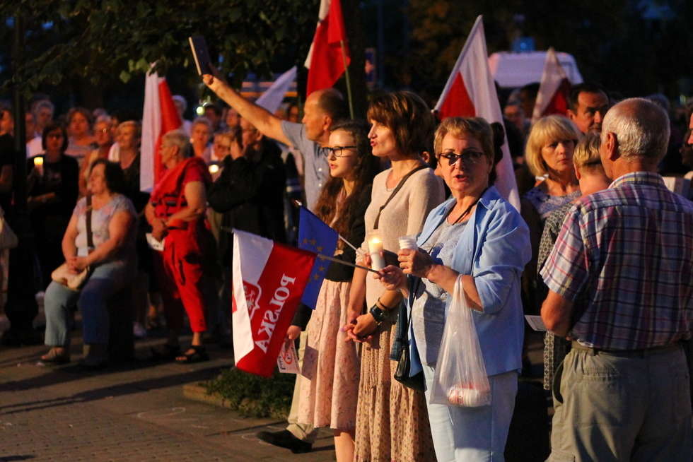  Protest przed puławskim sądem (zdjęcie 6) - Autor: Radosław Szczęch