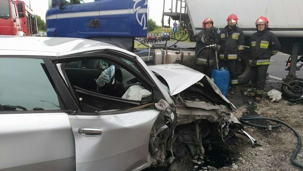  Wypadek na al. Witosa: Zderzenie ciężarówki i samochodu osobowego (zdjęcie 17) - Autor: Grzegorz Rekiel