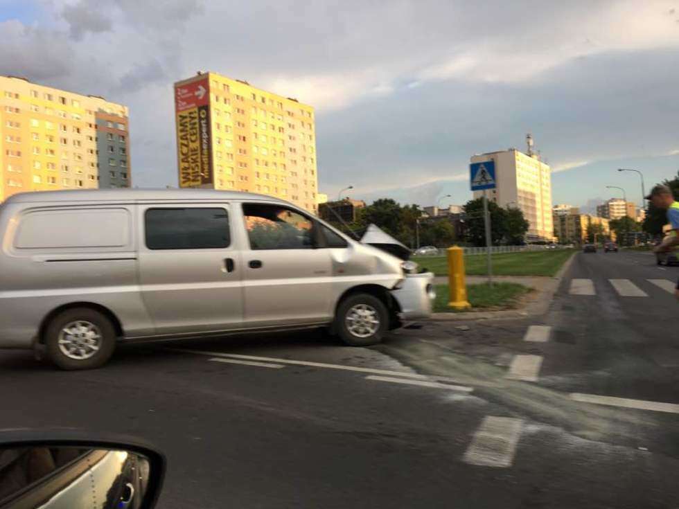  Kolizja aut przy Makro (zdjęcie 5) - Autor: Czytelniczka Beata / alarm24