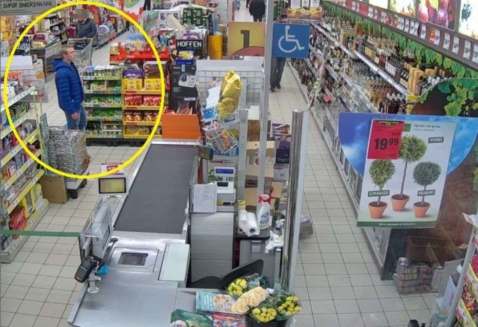  <p>Mężczyzna ukradł ze sklepu przy ul. Krzemionki alkohol za ponad 400 złotych. </p>