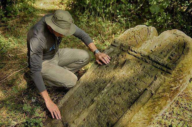 Szukają zbiorowych mogił  na opuszczonych cmentarzach - Autor: Piotr Sewruk i Teresa Klimowicz