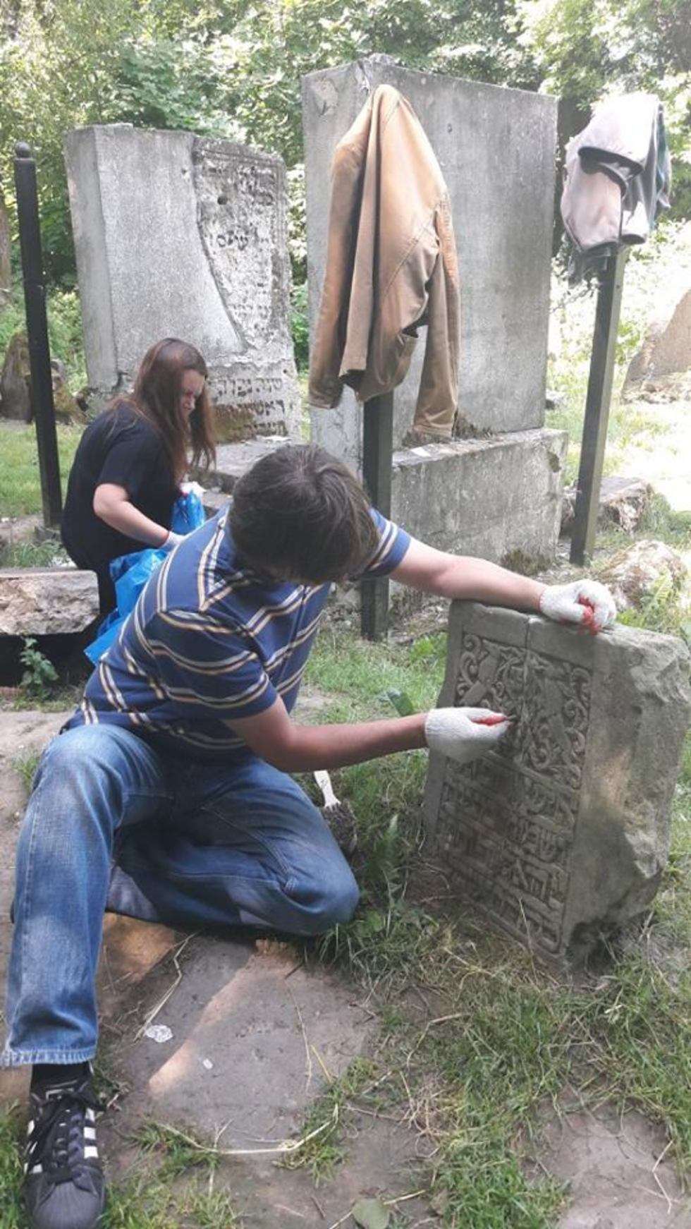  Szukają zbiorowych mogił  na opuszczonych cmentarzach (zdjęcie 6) - Autor: Piotr Sewruk i Teresa Klimowicz