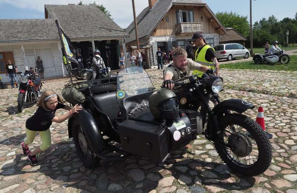  Zabytkowe motocykle w skansenie (zdjęcie 27) - Autor: Wojciech Nieśpiałowski