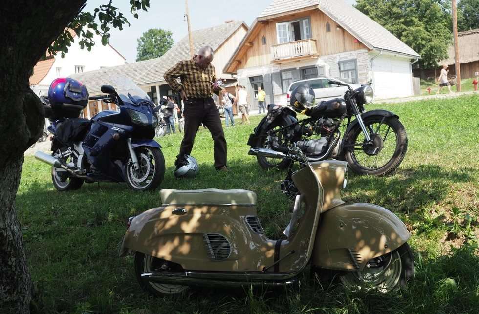  Zabytkowe motocykle w skansenie (zdjęcie 5) - Autor: Wojciech Nieśpiałowski