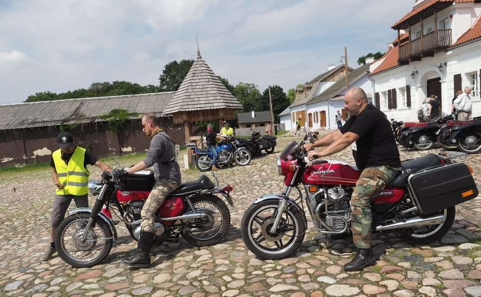  Zabytkowe motocykle w skansenie (zdjęcie 47) - Autor: Wojciech Nieśpiałowski