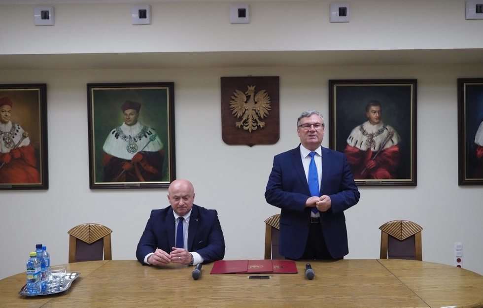  Podpisanie umowy na UM (zdjęcie 5) - Autor: Wojciech Nieśpiałowski