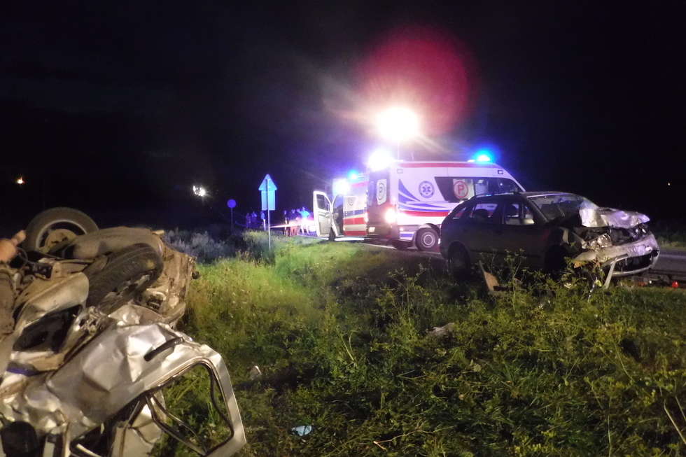  Wypadek w Zarajcu na drodze Janów Lubelski - Kraśnik (zdjęcie 1) - Autor: KP PSP w Janowie Lubelskim