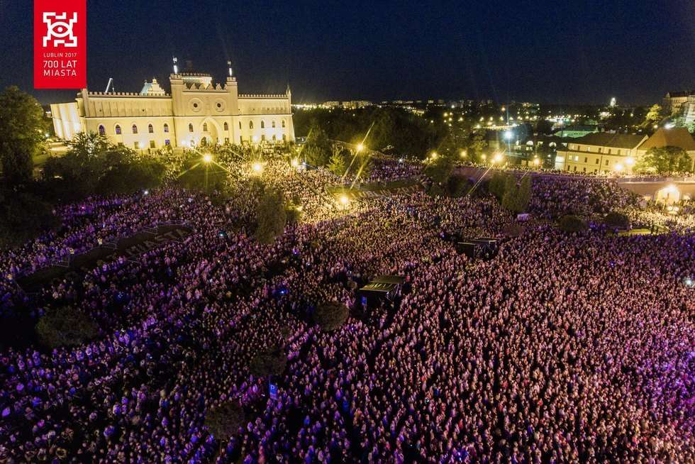  Koncert Zakochani w Lublinie na placu Zamkowym. Zdjęcia z drona (zdjęcie 4) - Autor: Jakub Mróz / dronoff.pl
