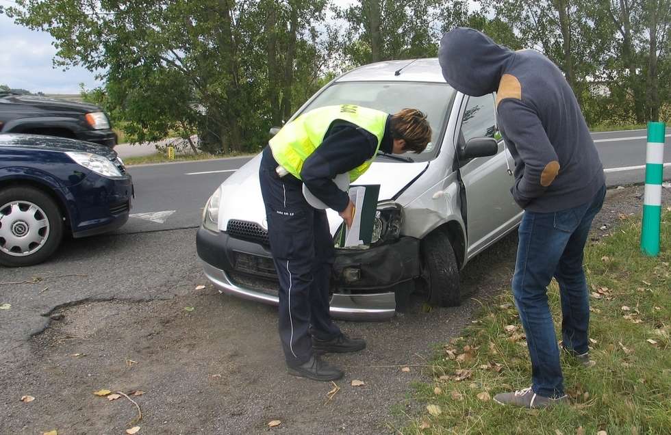  Wypadek w miejscowości Stołpie (zdjęcie 5) - Autor: Jacek Barczyński