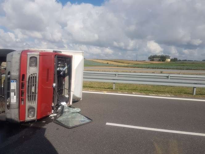 Wypadek samochodu dostawczego na obwodnicy Lublina