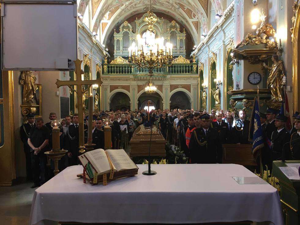  Opole Lubelskie: Pogrzeb tragicznie zmarłego strażaka Pawła Górki (zdjęcie 6) - Autor: Zbigniew Gąsior