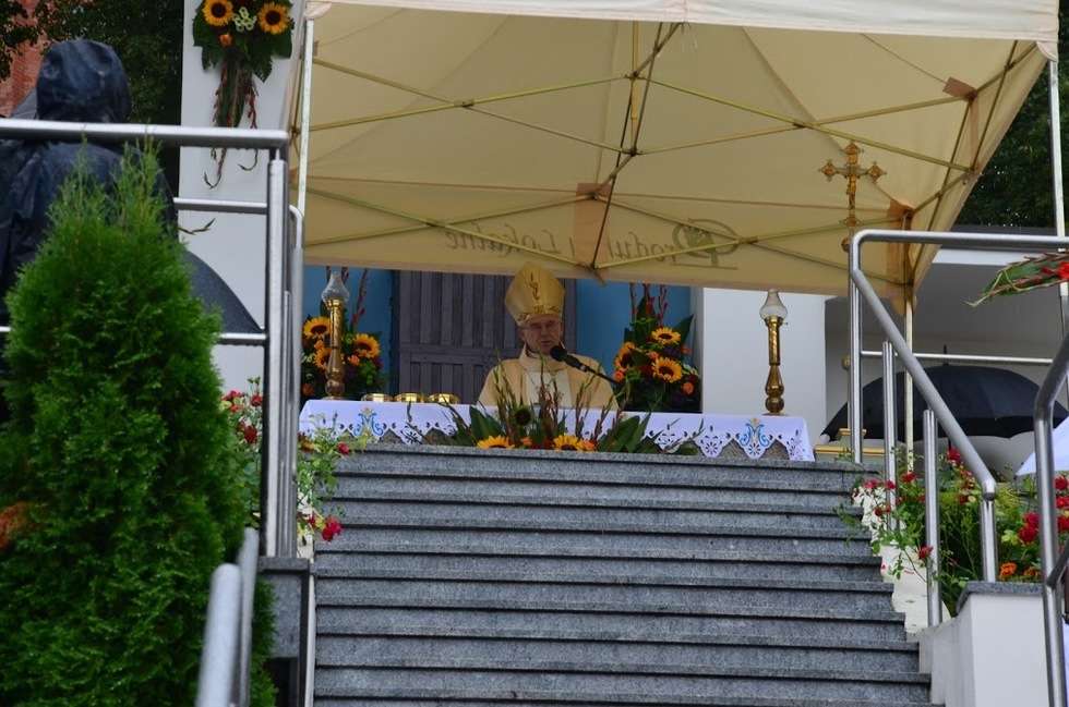  Uroczystości 39. rocznicy koronacji figury Matki Bożej Kębelskiej w Wąwolnicy 2-3 września 2017r.  (zdjęcie 82) - Autor: Kinga Podstawka
