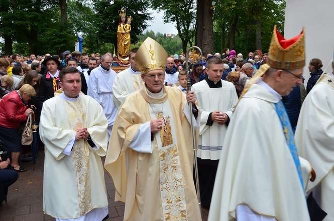 Uroczystości 39. rocznicy koronacji figury Matki Bożej Kębelskiej w Wąwolnicy 2-3 września 2017r. 