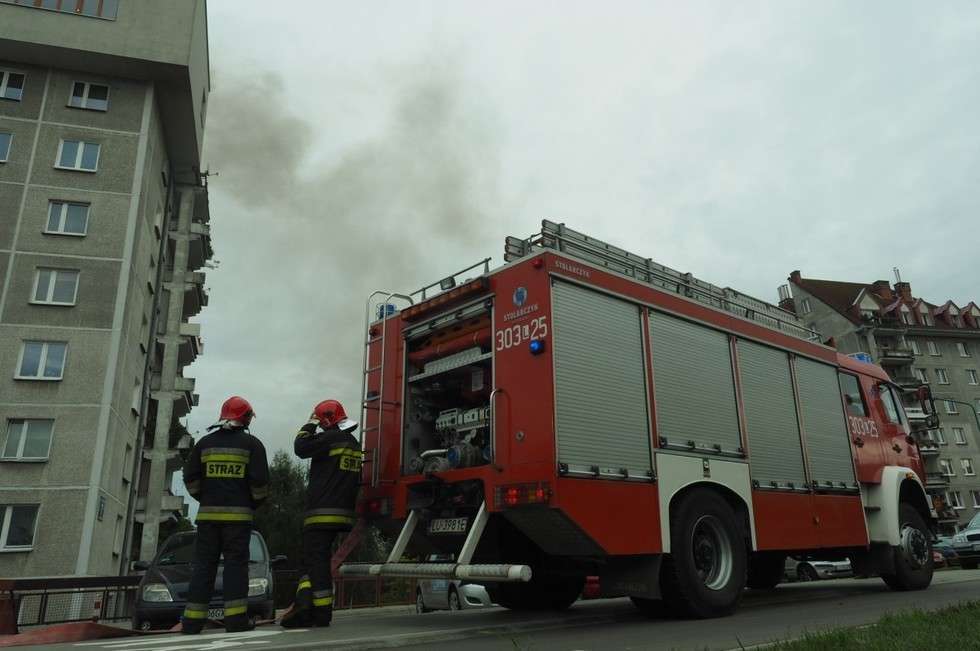  Ul. Oratoryjna: Pożar dachu w budynku (zdjęcie 19) - Autor: Maciej Kaczanowski