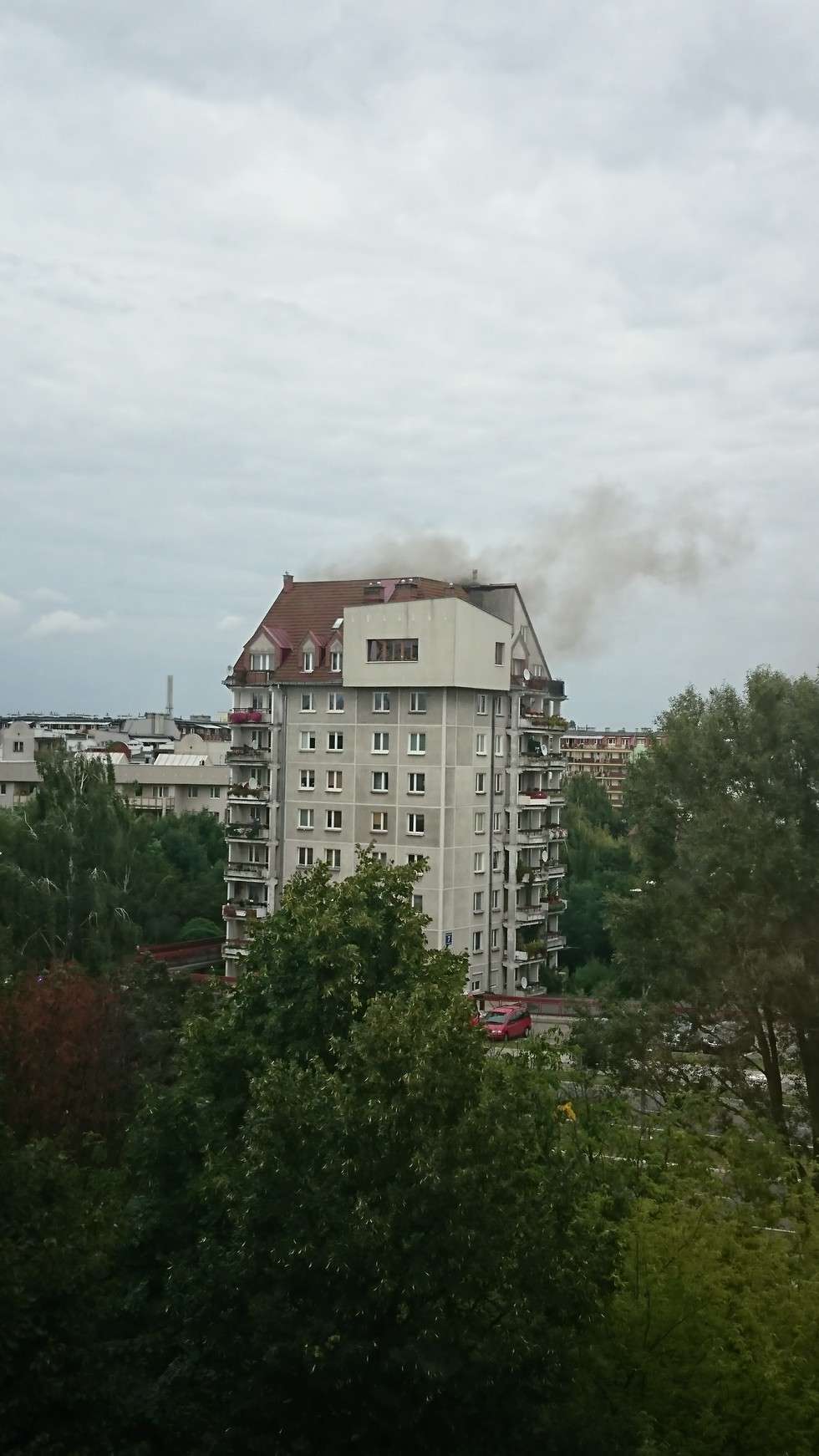  Ul. Oratoryjna: Pożar dachu w budynku (zdjęcie 26) - Autor: Andrzej Drzewiecki 