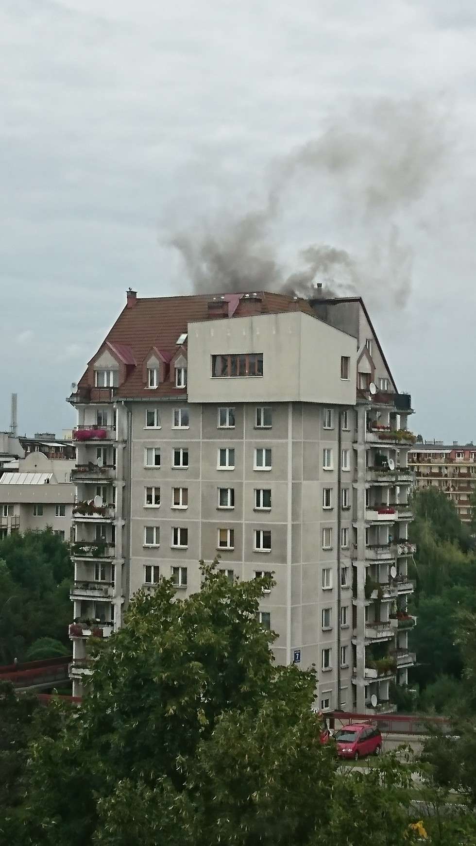  Ul. Oratoryjna: Pożar dachu w budynku (zdjęcie 25) - Autor: Andrzej Drzewiecki 