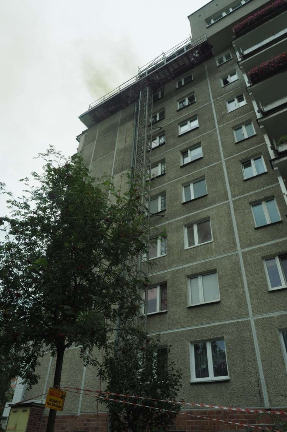  Ul. Oratoryjna: Pożar dachu w budynku (zdjęcie 15) - Autor: Maciej Kaczanowski