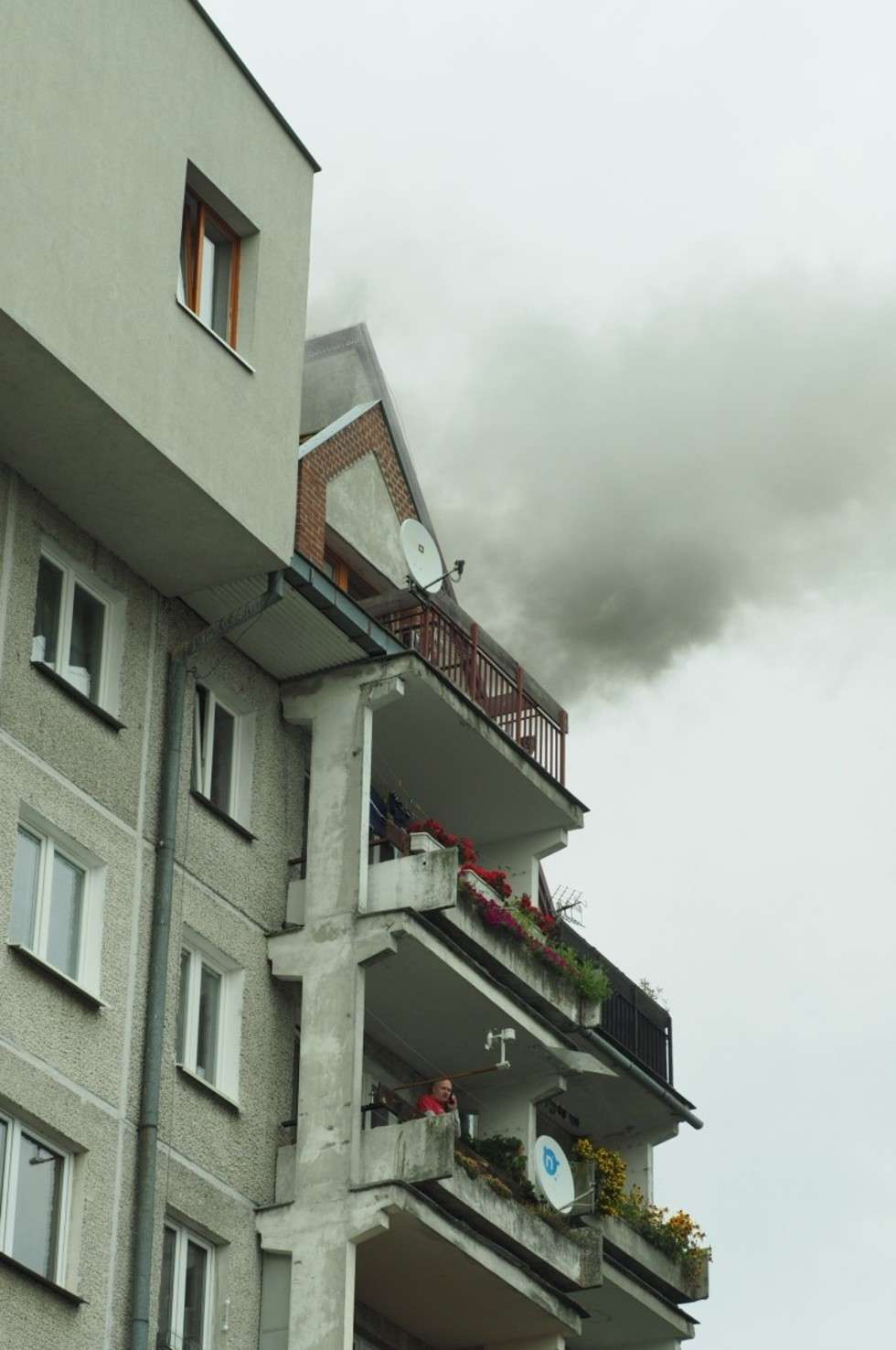  Ul. Oratoryjna: Pożar dachu w budynku (zdjęcie 20) - Autor: Maciej Kaczanowski