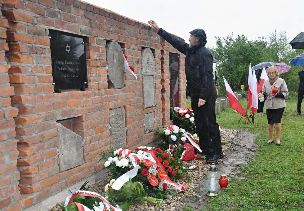  Odsłonięcie niezwykłego muru w Kurowie (zdjęcie 47) - Autor: Antoni Płachta
