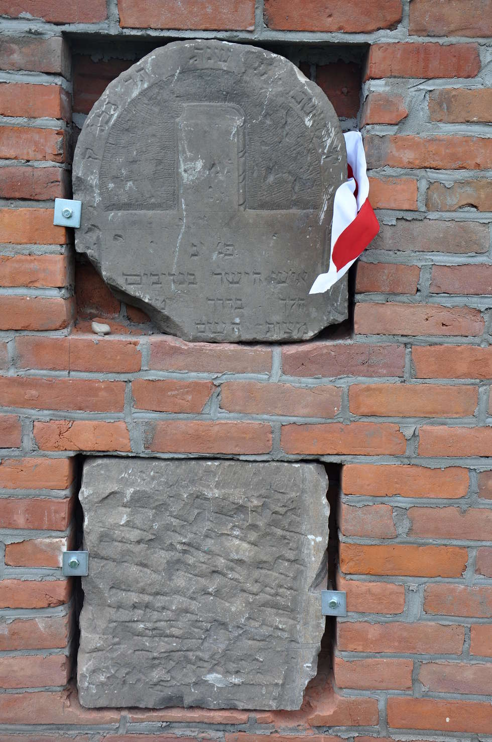  Odsłonięcie niezwykłego muru w Kurowie (zdjęcie 11) - Autor: Antoni Płachta