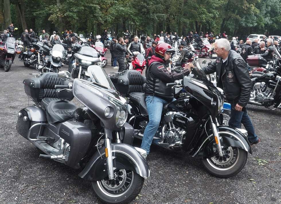  Pogrzeb motocyklisty Piotra Dobrowolskiego (zdjęcie 8) - Autor: ŁM