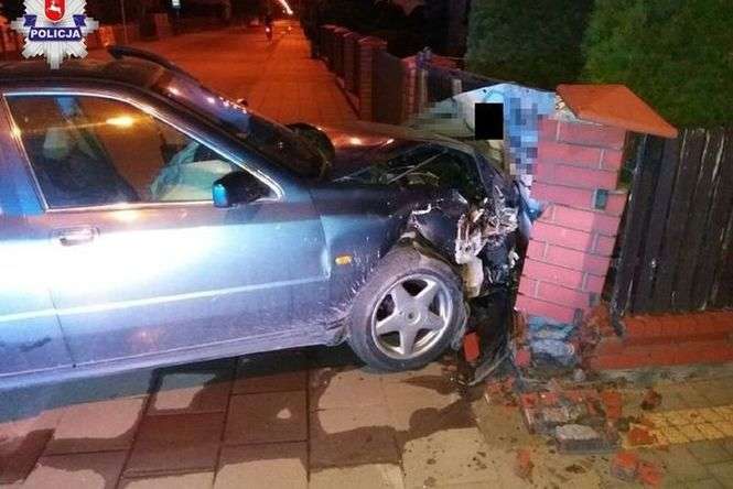 Pijany kierowca wjechał w ogrodzenie  - Autor: Policja