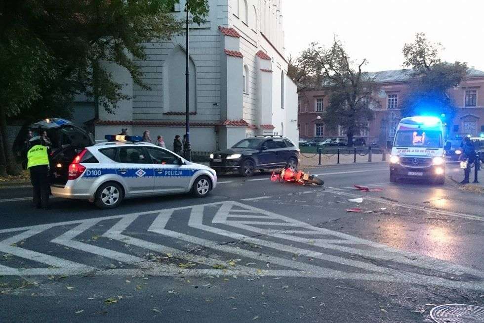  Wypadek na ul. Narutowicza. Samochód zderzył się z motocyklistą  - Autor: Łukasz Minkiewicz