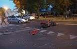 Wypadek na ul. Narutowicza. Samochód zderzył się z motocyklistą (zdjęcie 4)