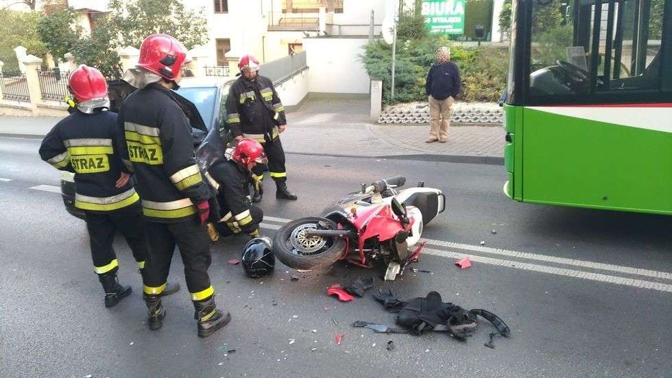  Wypadek na ul. 3 Maja w Lublinie. Motocyklista zderzył się z samochodem (zdjęcie 10) - Autor: Paweł Buczkowski