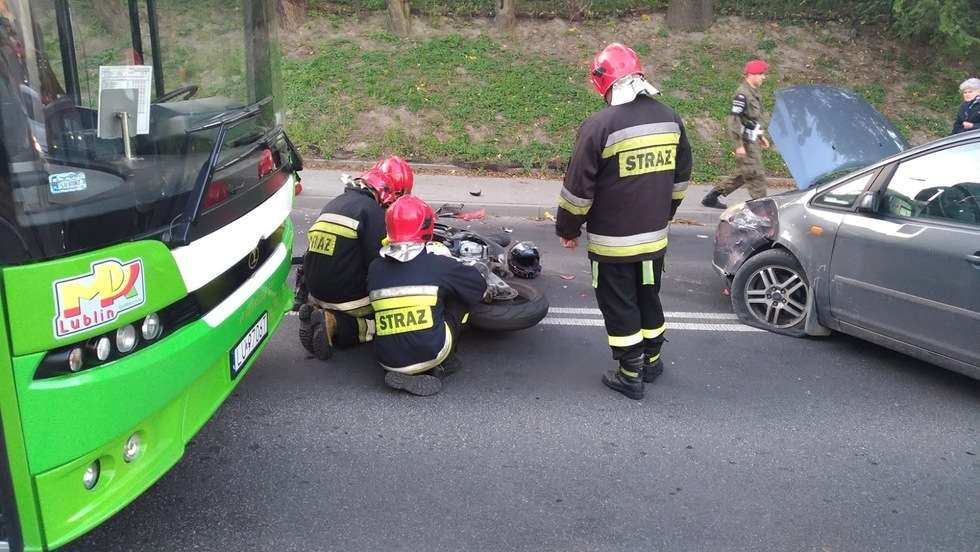  Wypadek na ul. 3 Maja w Lublinie. Motocyklista zderzył się z samochodem (zdjęcie 12) - Autor: Paweł Buczkowski