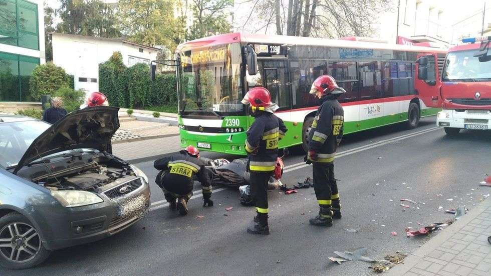  Wypadek na ul. 3 Maja w Lublinie. Motocyklista zderzył się z samochodem (zdjęcie 8) - Autor: Paweł Buczkowski