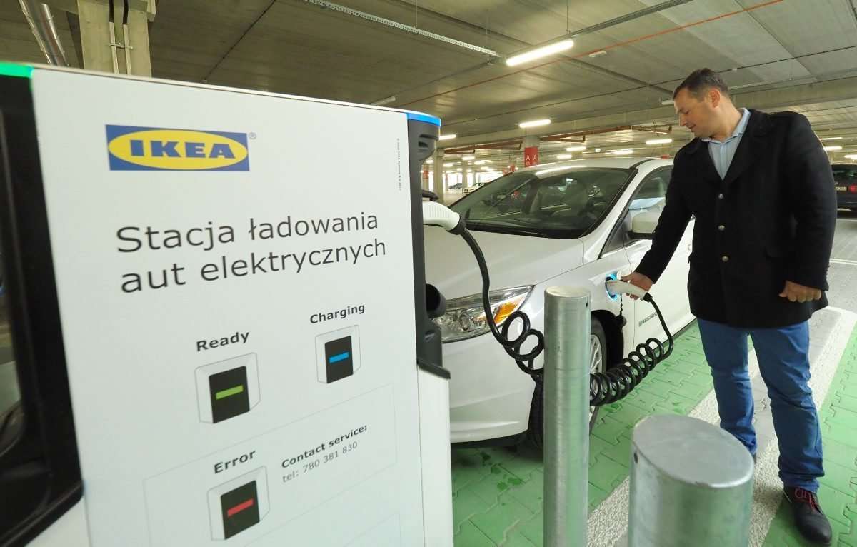 IKEA Lublin: Przekazanie do użytku bezpłatnych stacji ładowania aut elektrycznych - Autor: Maciej Kaczanowski