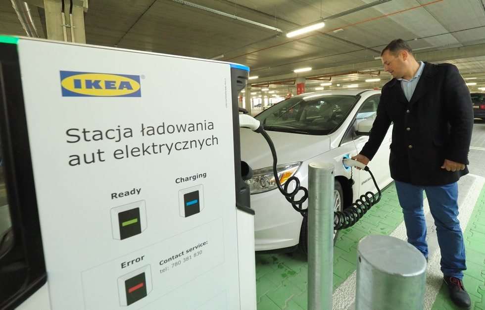  IKEA Lublin: Przekazanie do użytku bezpłatnych stacji ładowania aut elektrycznych (zdjęcie 1) - Autor: Maciej Kaczanowski