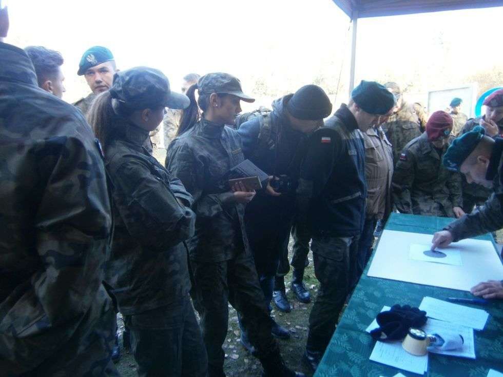  Wystrzałowe dziewczyny z „mundurówki” w Zamościu (zdjęcie 9) - Autor: LO CSM Zamość