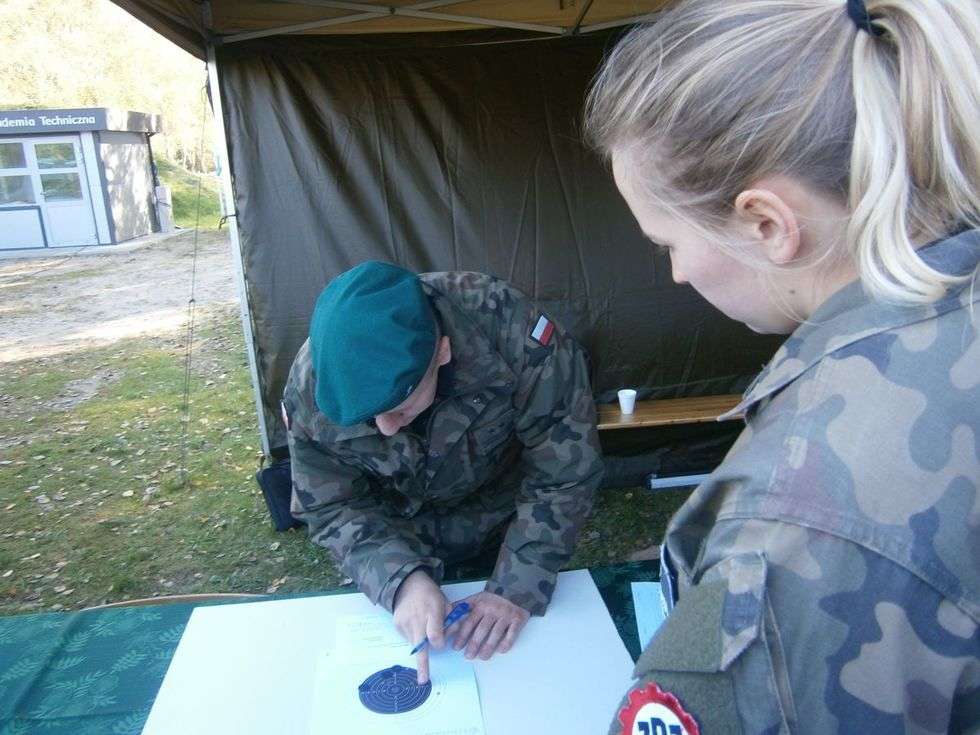  Wystrzałowe dziewczyny z „mundurówki” w Zamościu (zdjęcie 11) - Autor: LO CSM Zamość