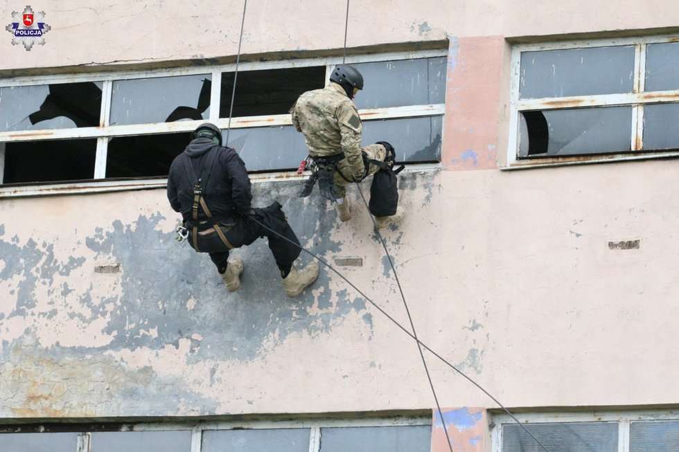  Szkolenie wysokościowe dla antyterrorystów w Lublinie (zdjęcie 17) - Autor: Policja