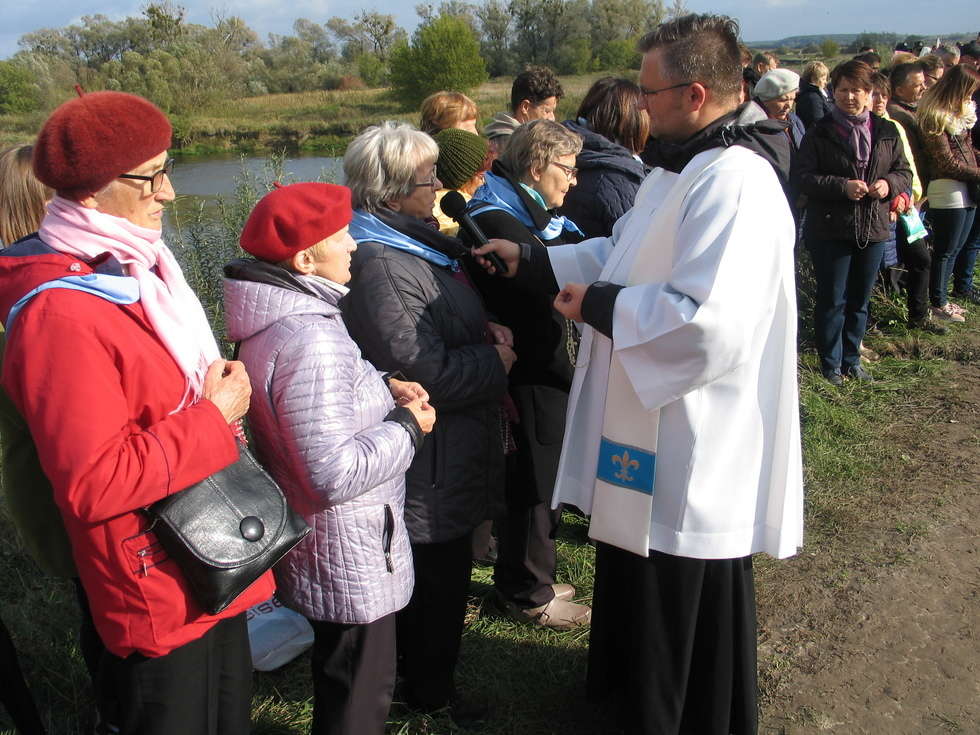  Różaniec do granic. 2 tys. wiernych w Dorohusku  (zdjęcie 16) - Autor: Jacek Barczyński