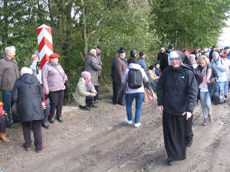  Różaniec do granic. 2 tys. wiernych w Dorohusku  (zdjęcie 5) - Autor: Jacek Barczyński