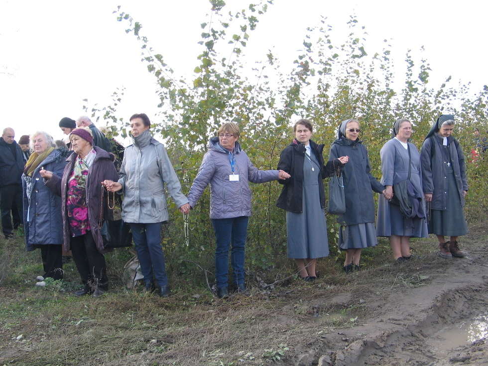  Różaniec do granic. 2 tys. wiernych w Dorohusku  (zdjęcie 23) - Autor: Jacek Barczyński