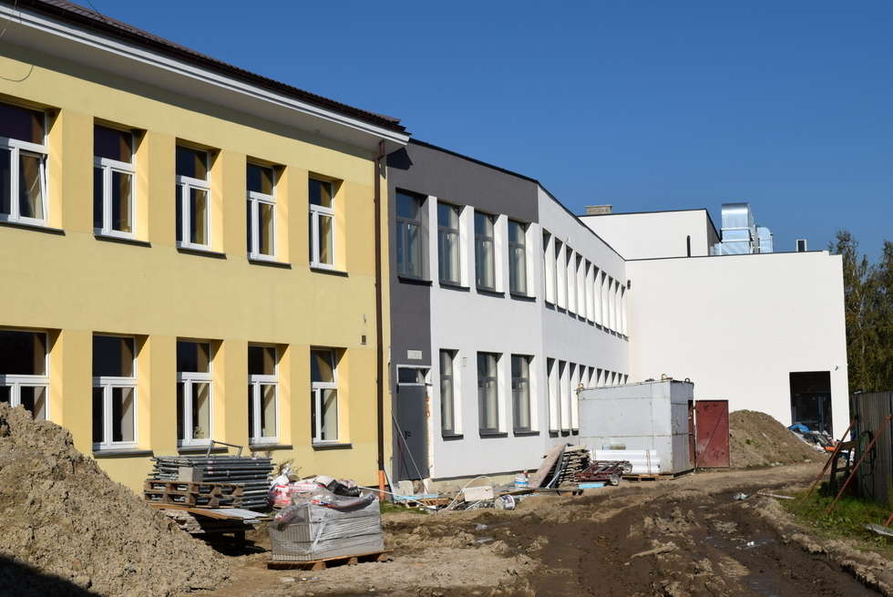  Rozbudowa szkoły w Gołębiu na ukończeniu (zdjęcie 3) - Autor: Urząd Gminy Puławy