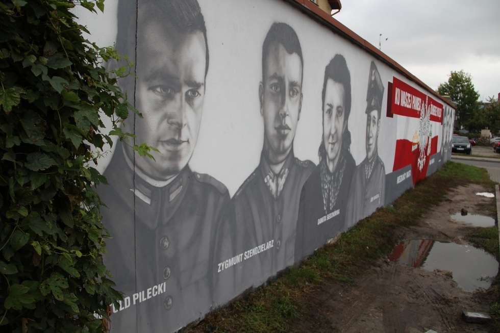  Biała Podlaska: Mural z Żołnierzami Wyklętymi  (zdjęcie 3) - Autor: eb