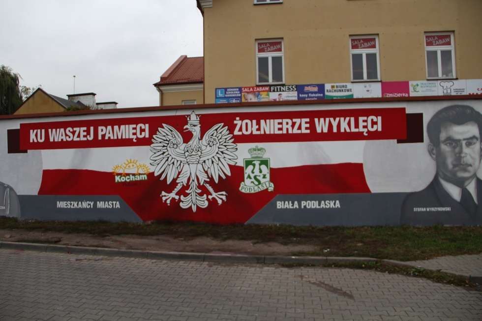  Biała Podlaska: Mural z Żołnierzami Wyklętymi   - Autor: eb