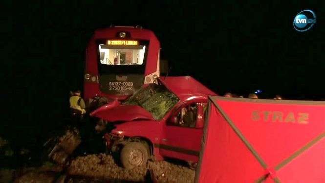 Wypadek na przejeździe kolejowym w Niedrzwicy Kościelnej - Autor: TVN 24 / x-news