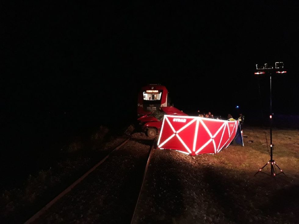 Wypadek na przejeździe kolejowym w Niedrzwicy Kościelnej (zdjęcie 13) - Autor: KM PSP Lublin