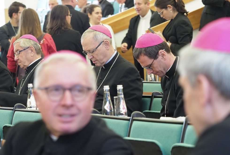  Rozpoczęło się zebranie plenarne Konferencji Episkopatu Polski (zdjęcie 32) - Autor: Wojciech Nieśpiałowski
