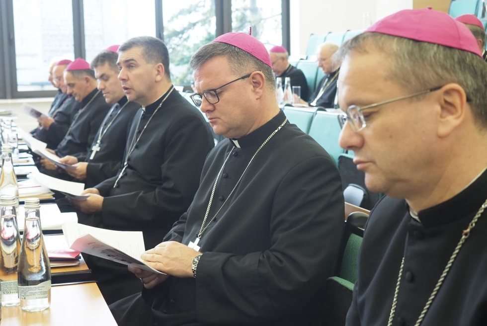  Rozpoczęło się zebranie plenarne Konferencji Episkopatu Polski (zdjęcie 25) - Autor: Wojciech Nieśpiałowski