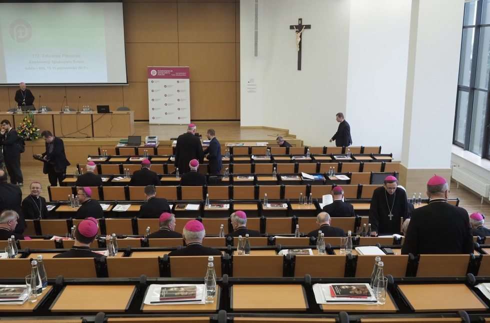  Rozpoczęło się zebranie plenarne Konferencji Episkopatu Polski (zdjęcie 17) - Autor: Wojciech Nieśpiałowski