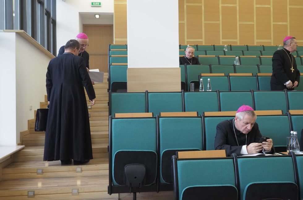 Rozpoczęło się zebranie plenarne Konferencji Episkopatu Polski (zdjęcie 7) - Autor: Wojciech Nieśpiałowski