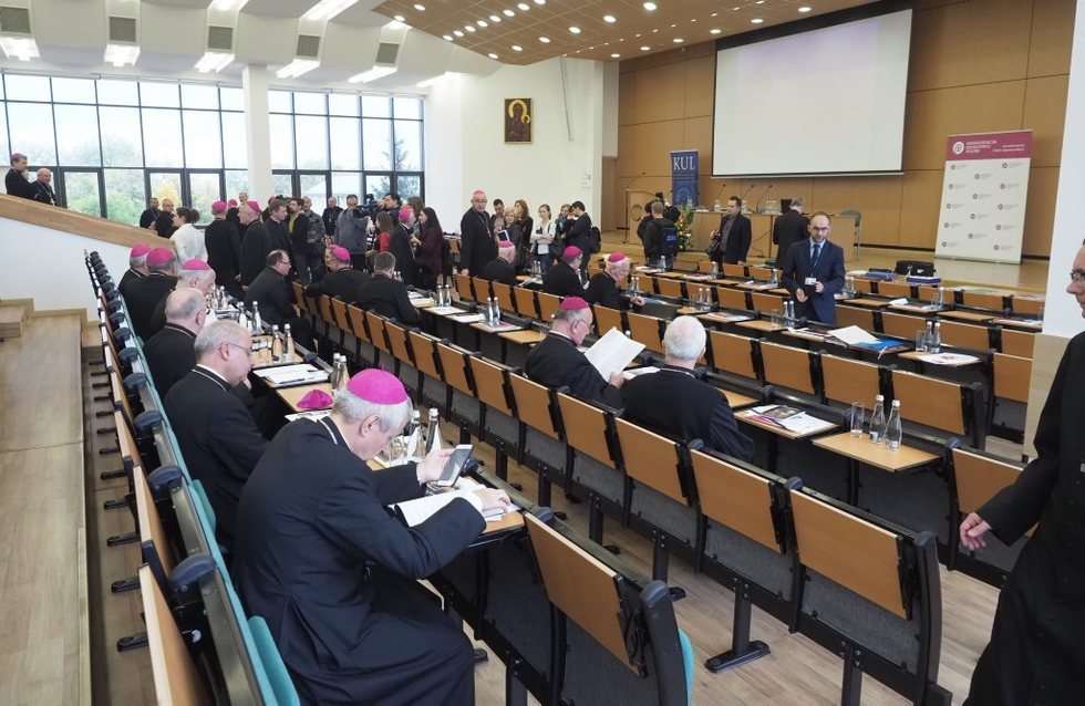  Rozpoczęło się zebranie plenarne Konferencji Episkopatu Polski (zdjęcie 19) - Autor: Wojciech Nieśpiałowski