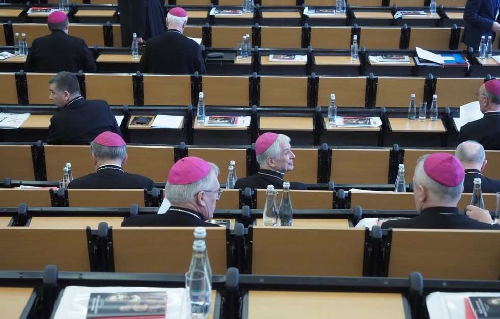  Rozpoczęło się zebranie plenarne Konferencji Episkopatu Polski (zdjęcie 3) - Autor: Wojciech Nieśpiałowski